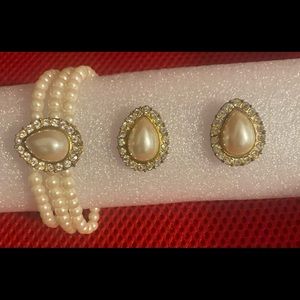 Women bracelet and earrings - Costume Jewelry